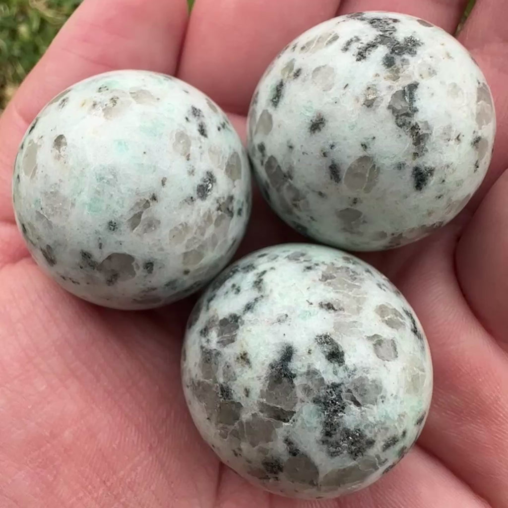 Kiwi Jasper Spheres